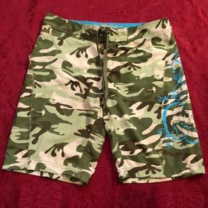 Empyre WOMEN’s Sz 3 long board shorts in camo and teal!